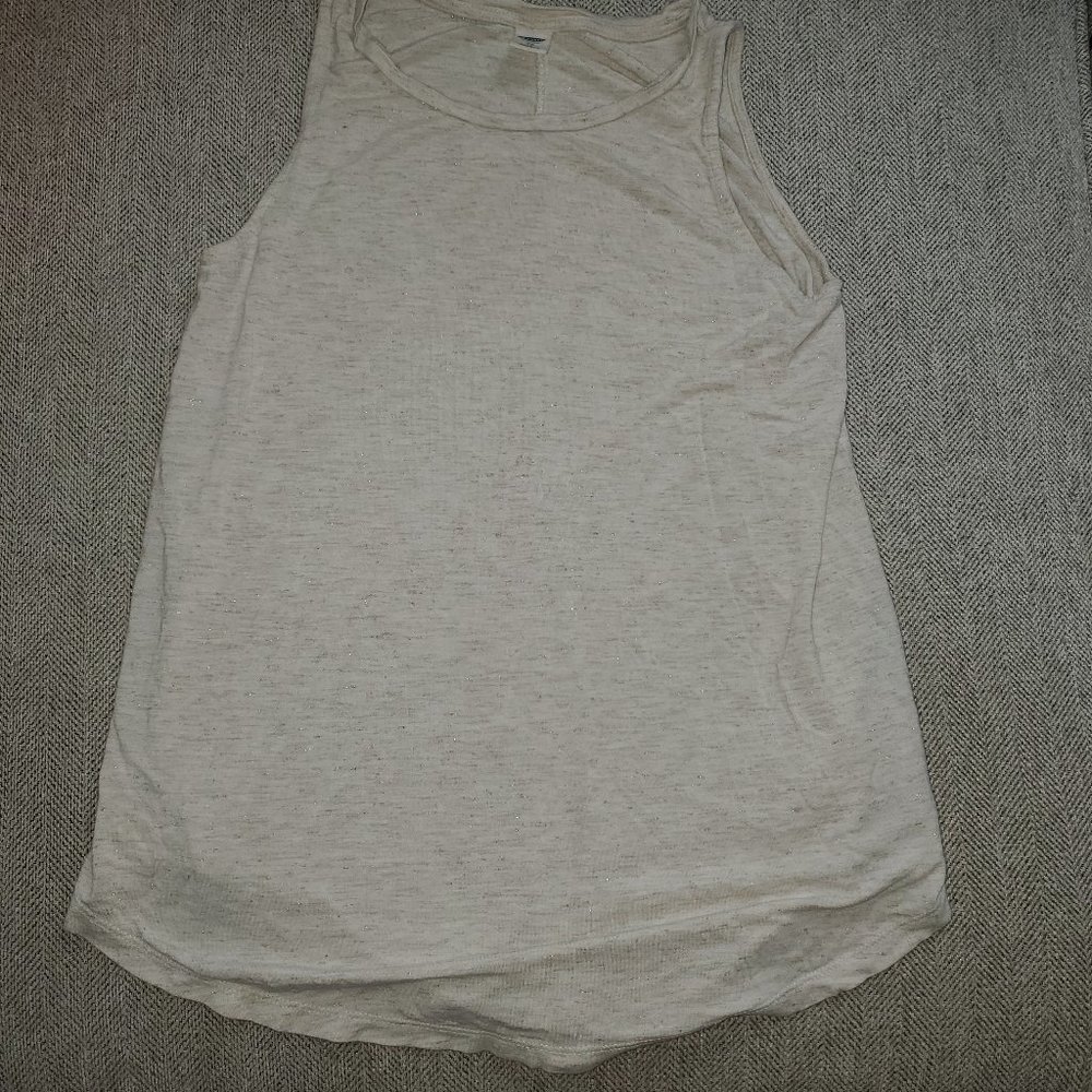 white color tank top